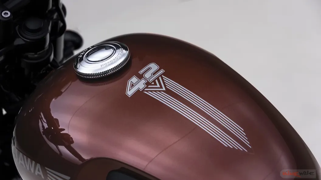 Jawa 42 Bobber Fuel Tank Image BikeWale