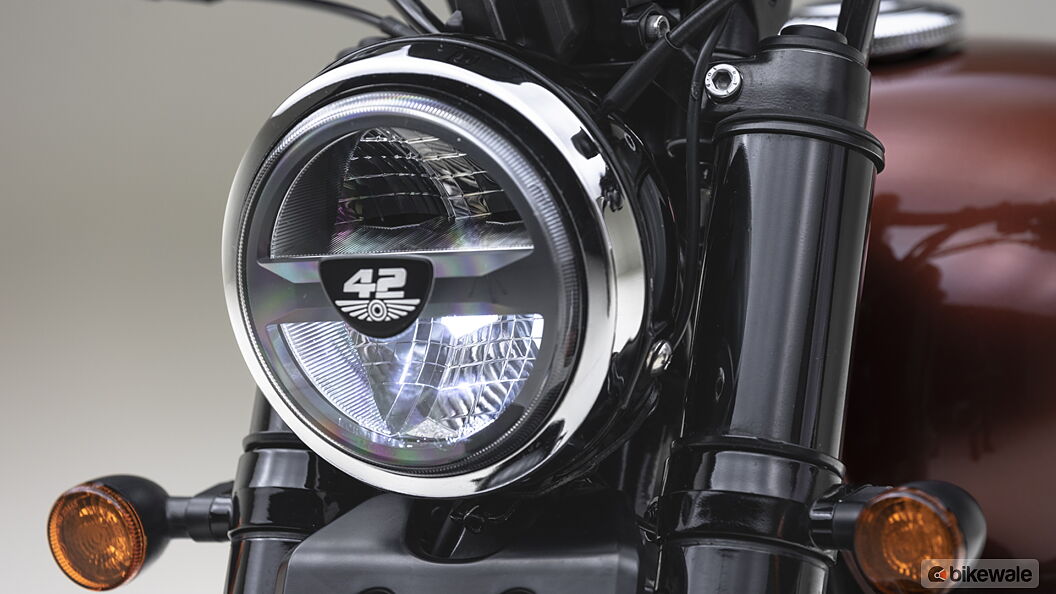 Jawa 42 Bobber Head Light Image – BikeWale