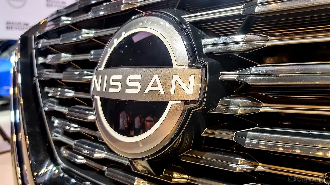 XTrail Front Logo Image, XTrail Photos in India CarWale