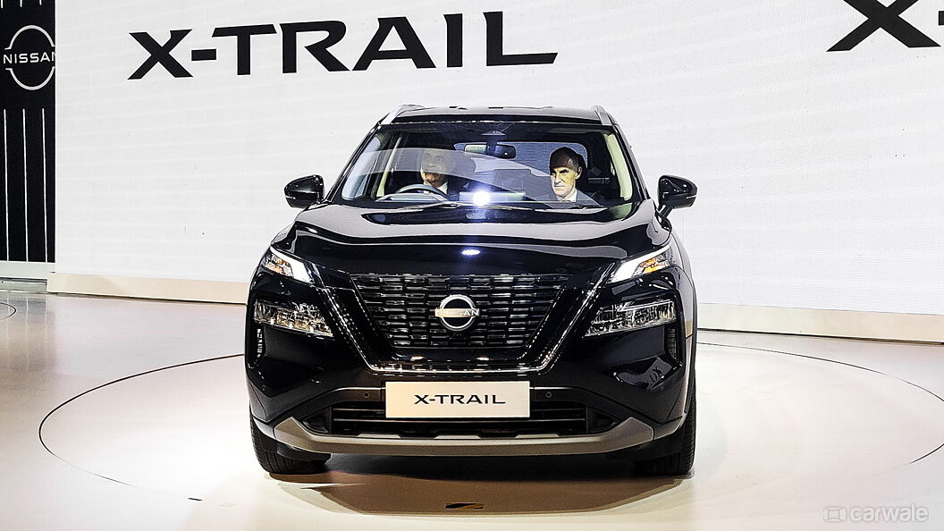Nissan X-Trail Front View