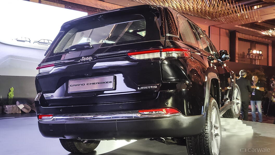 Grand Cherokee Rear View Image, Grand Cherokee Photos in India - CarWale