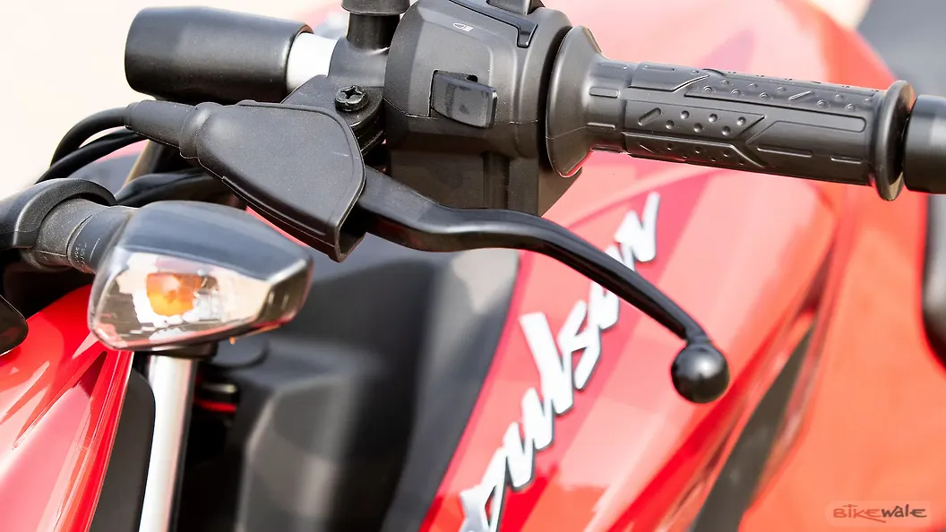 Bajaj Pulsar P150 Turn Indicators Switch Image BikeWale