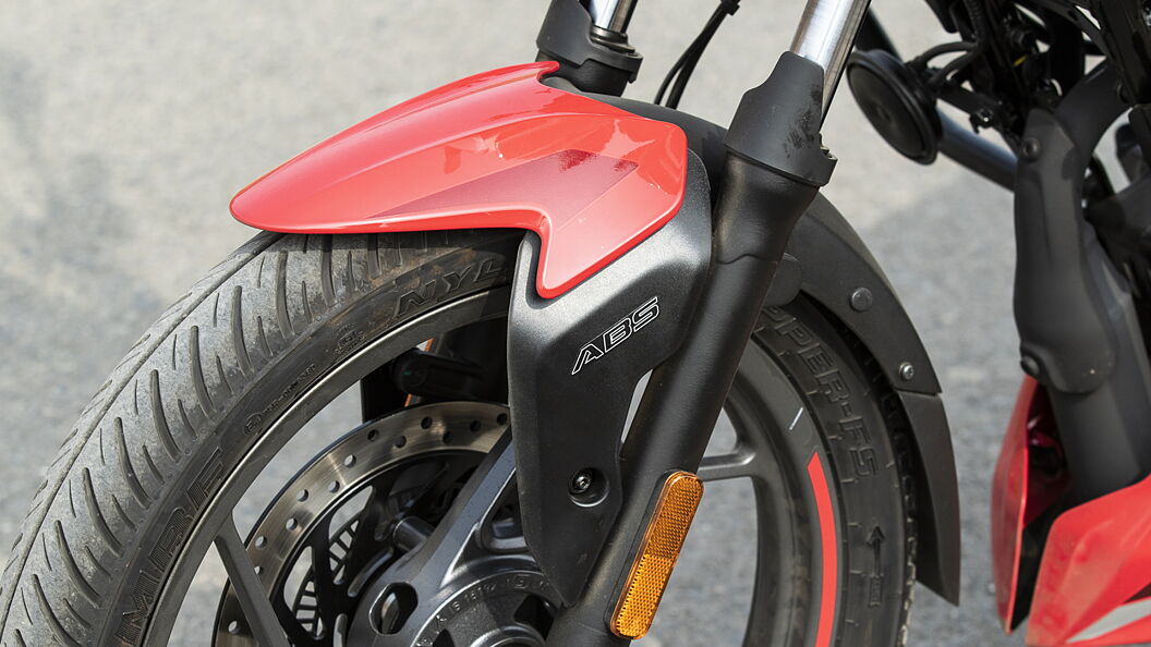 Pulsar front hot sale mudguard