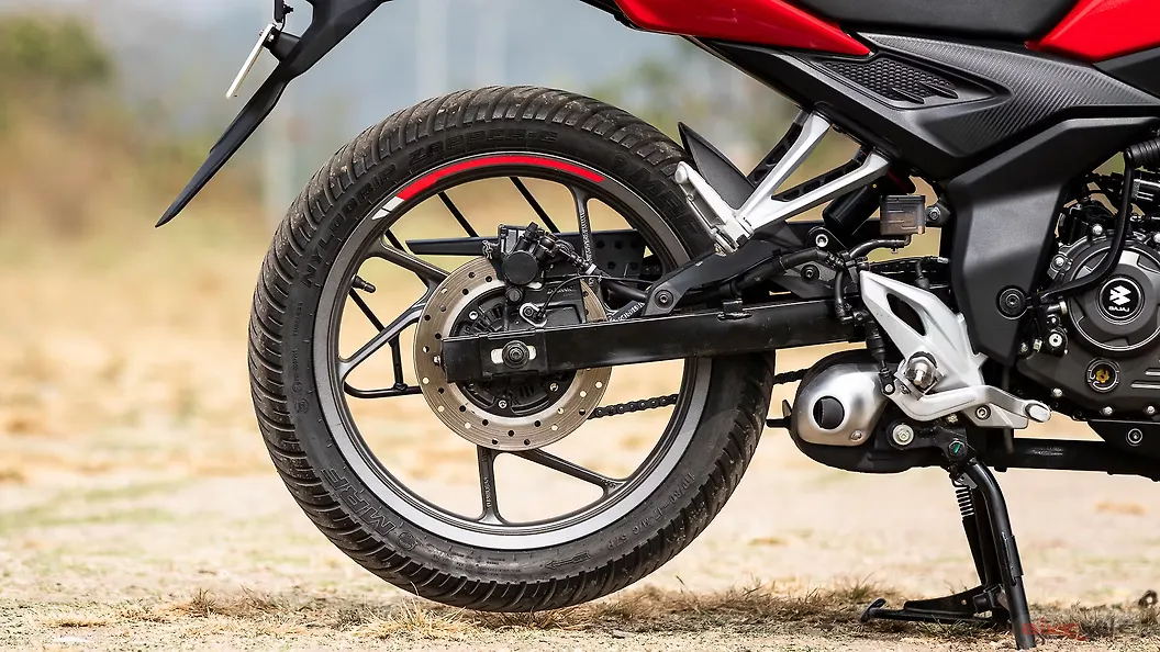 Bajaj Pulsar P150 Engine Oil Level Indicator Image BikeWale