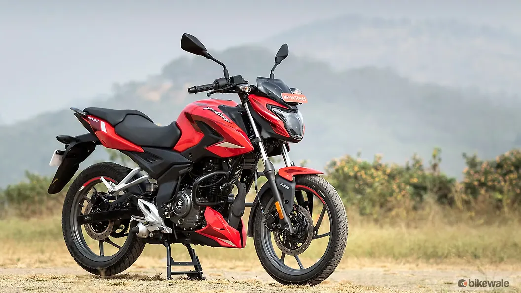 Bajaj Pulsar P150 Right Front Three Quarter