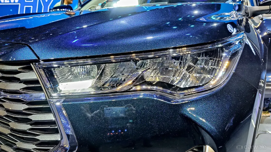 Innova Hycross Headlight Image, Innova Hycross Photos in India CarWale