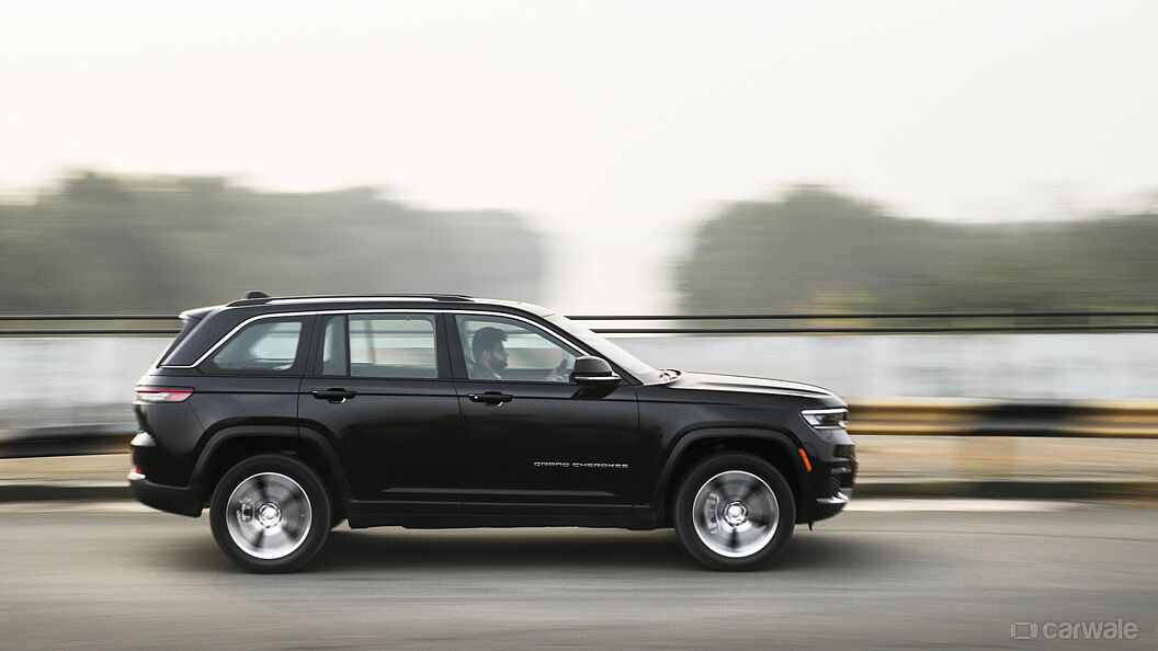 Jeep Grand Cherokee Right Side View