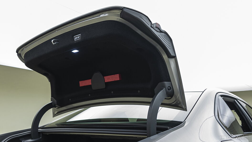 BMW i7 Open Boot/Trunk