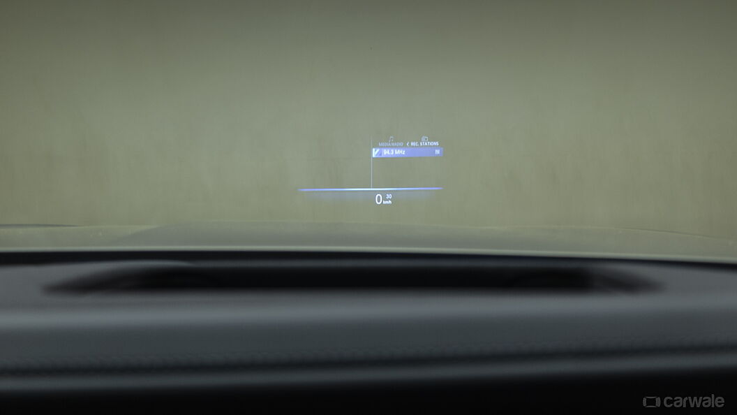 BMW i7 Head-Up Display (HUD)
