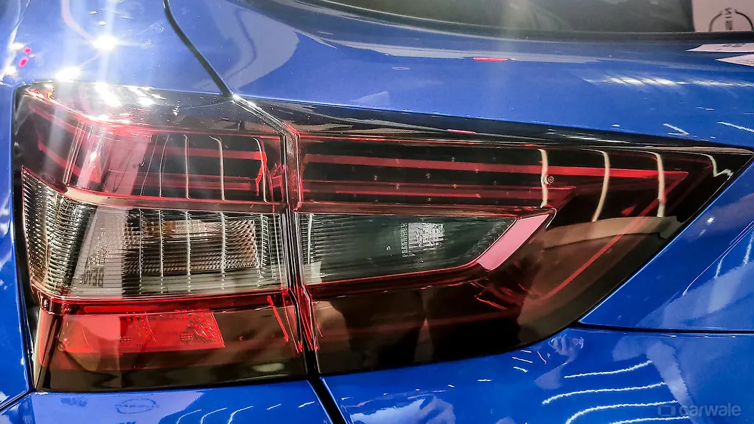 Juke Tail Light/Tail Lamp Image, Juke Photos in India CarWale
