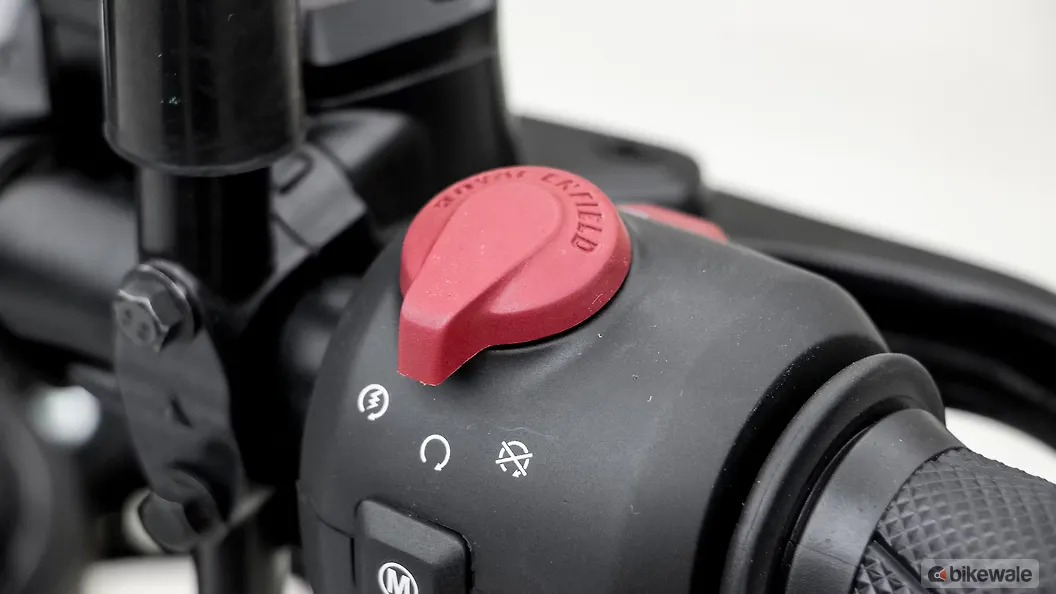 Royal Enfield Guerrilla 450 Turn Indicators Switch Image – BikeWale
