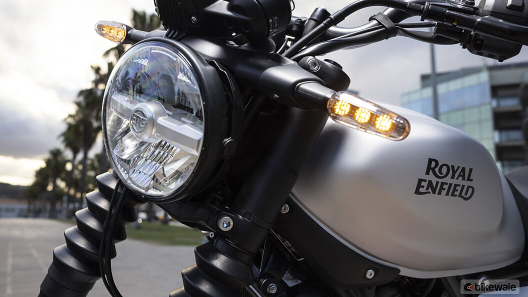 Royal Enfield Guerrilla 450 Head Light Image – BikeWale