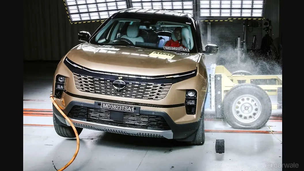 टाटा सफारी सामने का दृश्य