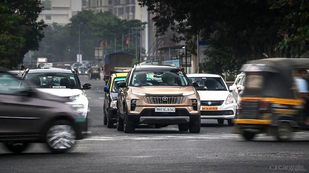 टाटा सफारी सामने का दृश्य