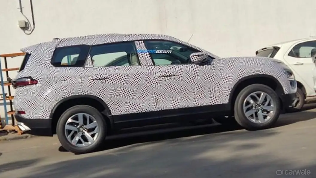Tata Safari Facelift Right Side View