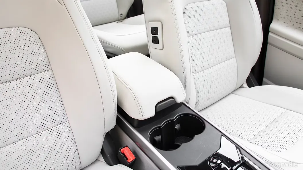 टाटा सफारी फ्रंट सेंटर आर्म रेस्ट