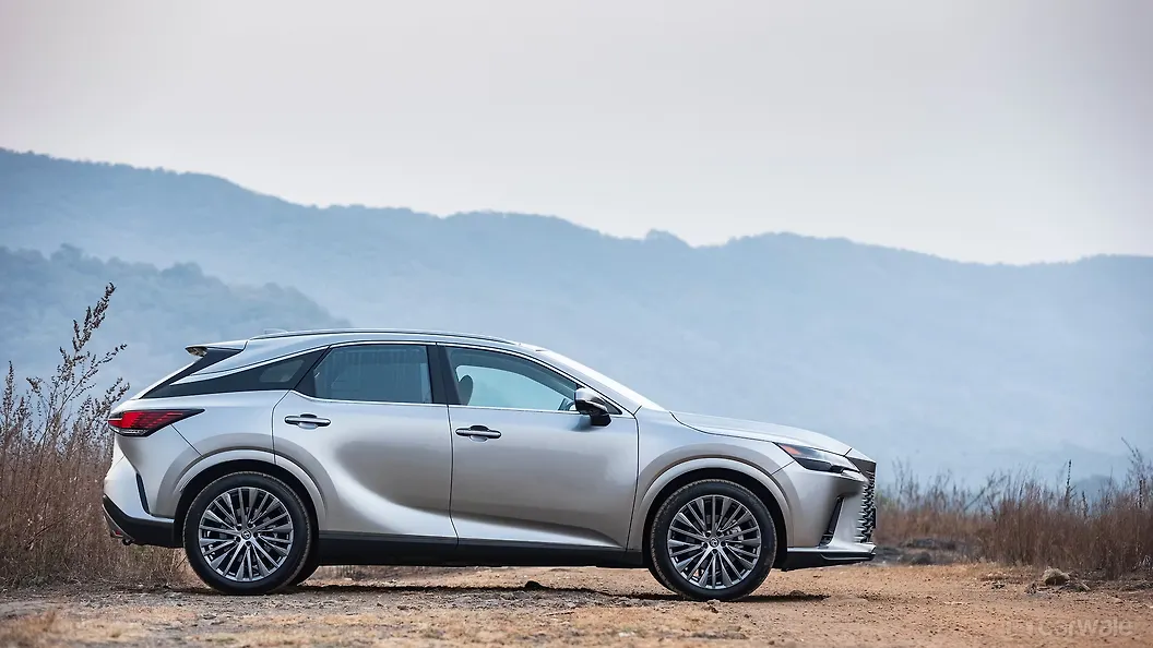 लेक्सस आरएक्स् राइट साइड का दृश्य