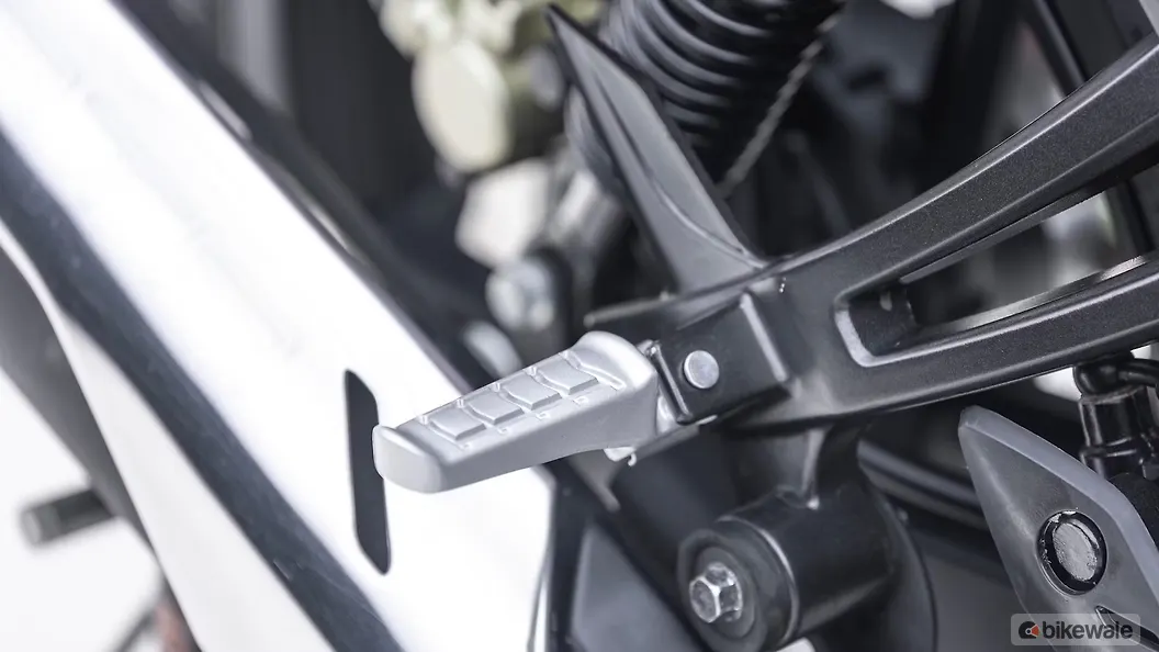 TVS Apache RTR 160 Pillion Footrest Image BikeWale