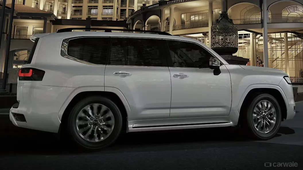 Toyota Land Cruiser Images - Interior & Exterior Photo Gallery [20