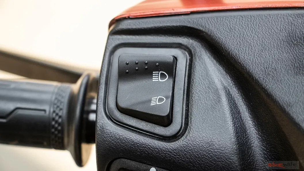 Ampere Primus Head Light On/Off Switch Image – BikeWale