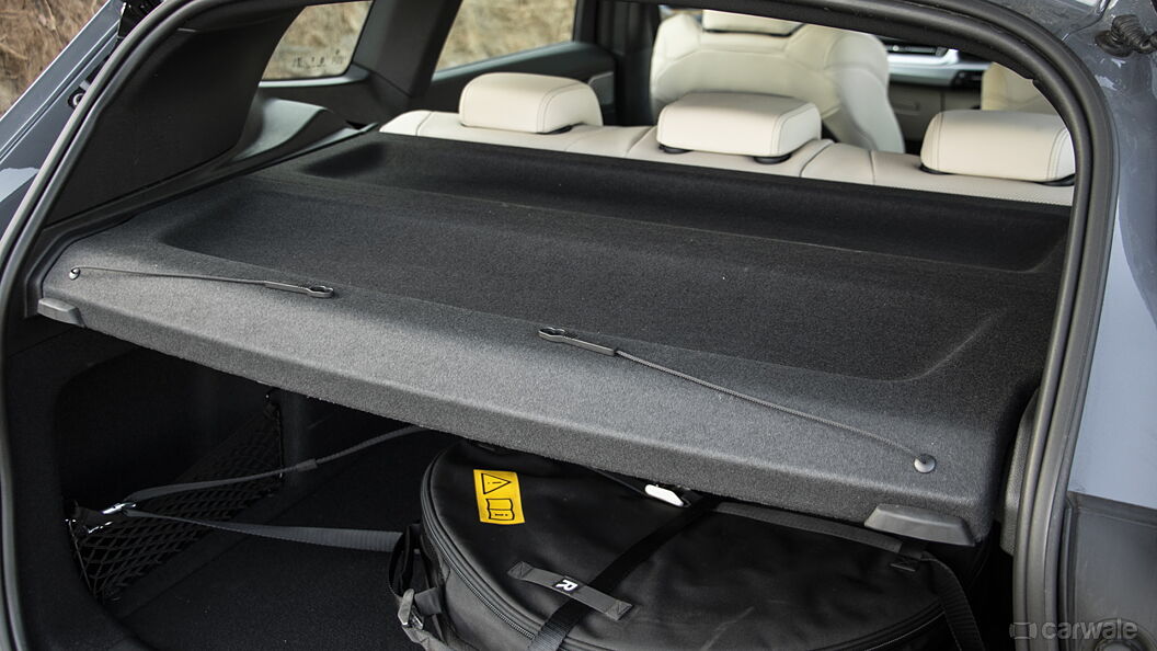 BMW X1 Bootspace with Parcel Tray/Retractable