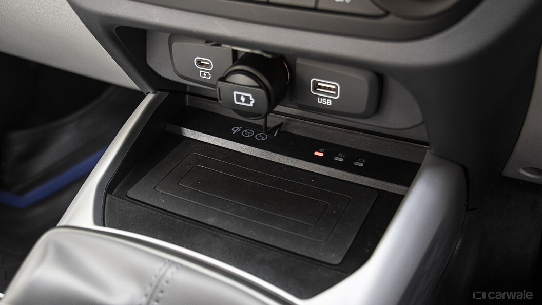 Hyundai Grand i10 Nios USB Port/AUX/Power Socket/Wireless Charging