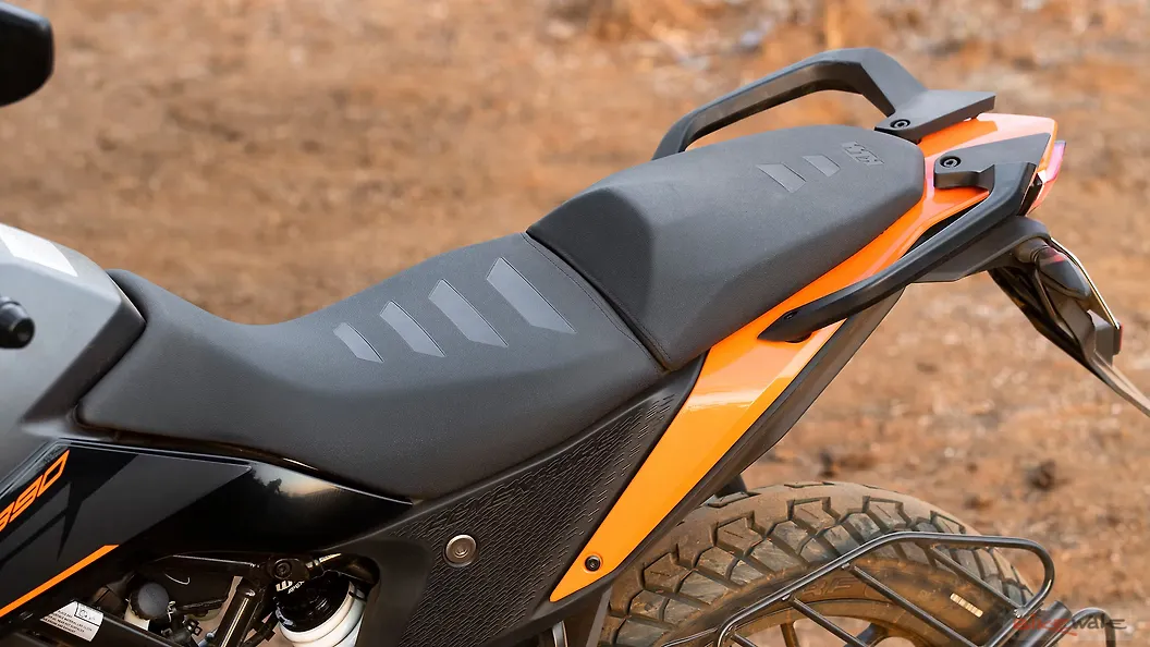 390 adventure seat