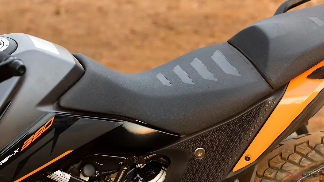 390 adventure seat