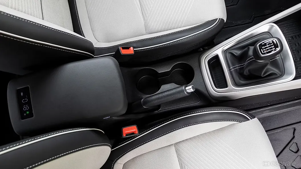 Venue Center Console/Centre Console Storage Image, Venue Photos in