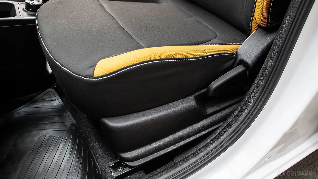 Kwid Seat Adjustment Manual for Front Passenger Image, Kwid Photos in