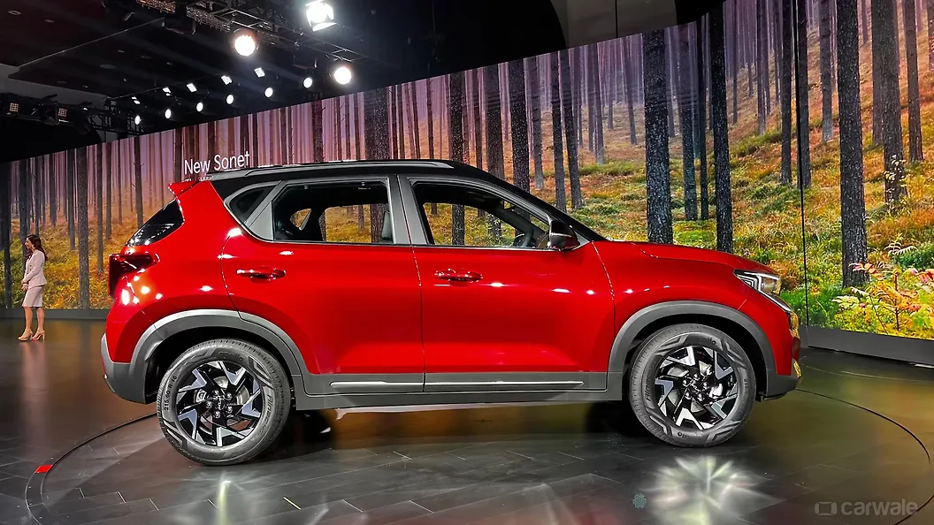 sonet-facelift-exterior-right-side-view-5.jpeg