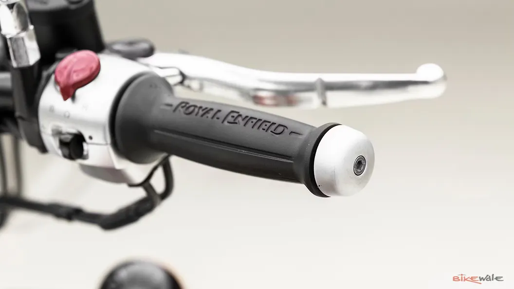 Royal Enfield Super Meteor 650 Handle Bar Image BikeWale