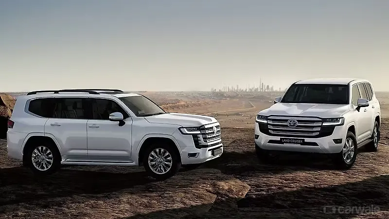 Land Cruiser Rear View Image, Land Cruiser Photos in India - CarWale