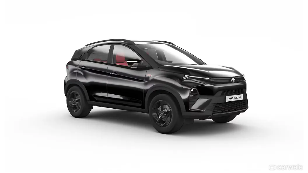 टाटा नेक्सन ठीक सामने तीन चौथाई