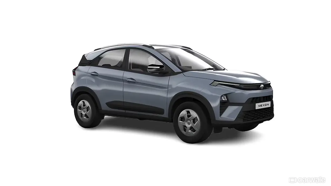 टाटा नेक्सन ठीक सामने तीन चौथाई