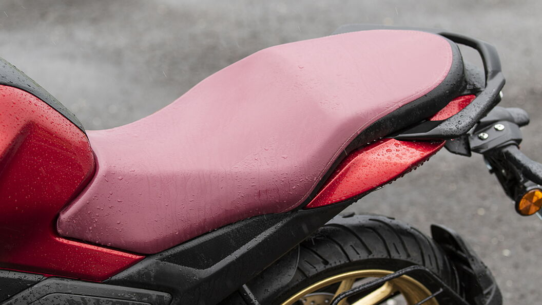 Yamaha fzs v3 seat 2025 cover