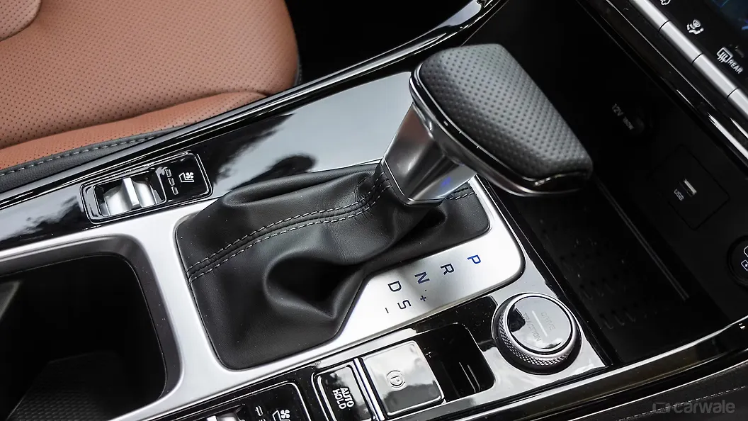 Alcazar Gear Shifter/Gear Shifter Stalk Image, Alcazar Photos in India ...