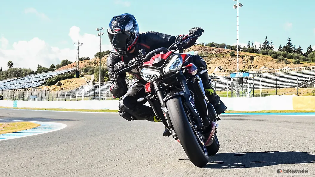 Triumph Street Triple RS Front View Image – BikeWale