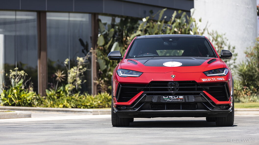 Lamborghini Urus Performante Front View