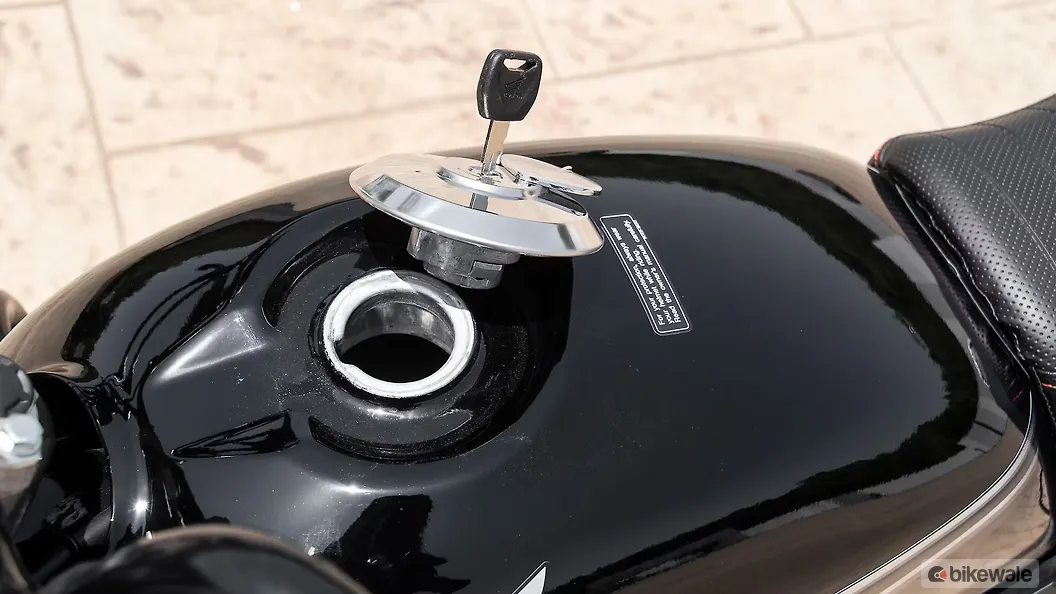 Honda Shine 100 Open Fuel Lid Image BikeWale