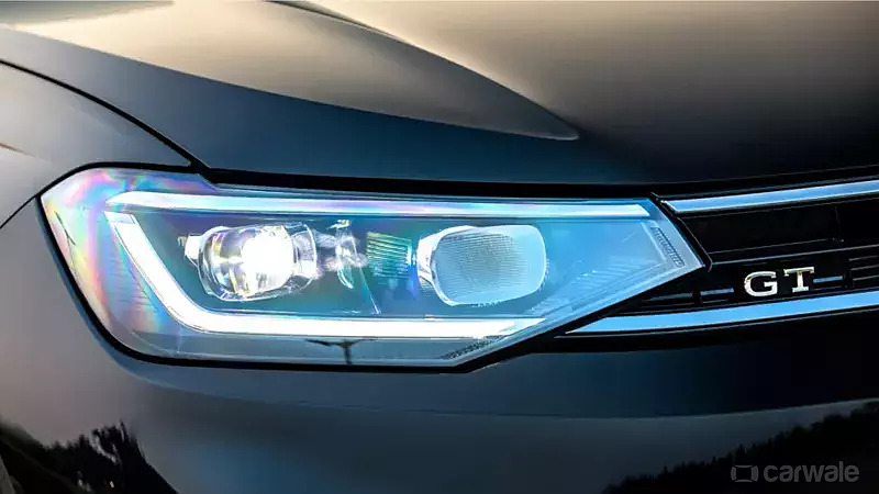 Volkswagen Virtus Headlight