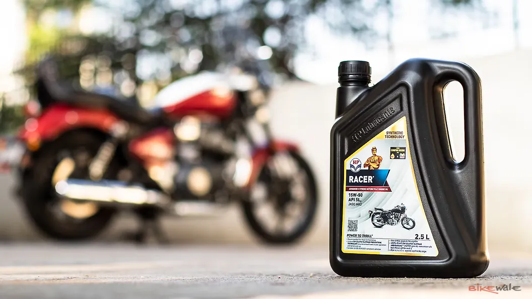 Royal Enfield Super Meteor 650 Engine Oil Level Indicator Image BikeWale