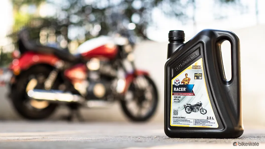 Royal Enfield Super Meteor 650 Engine Oil Level Indicator Image BikeWale