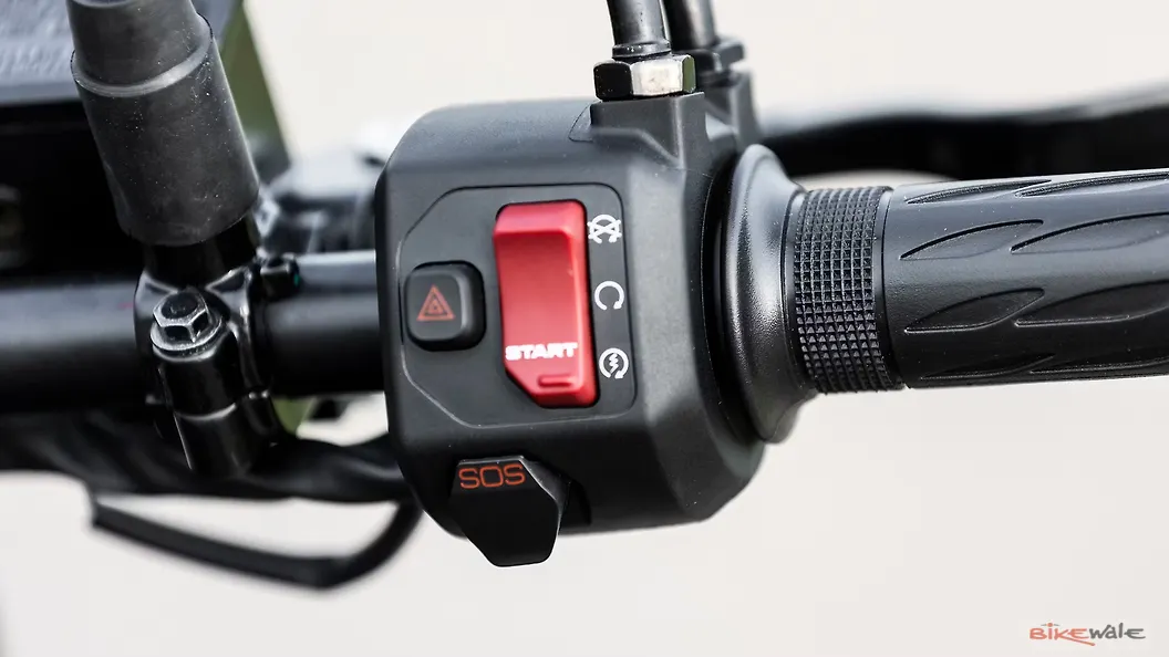 HarleyDavidson X440 Hazard Warning Lights Switch Image BikeWale