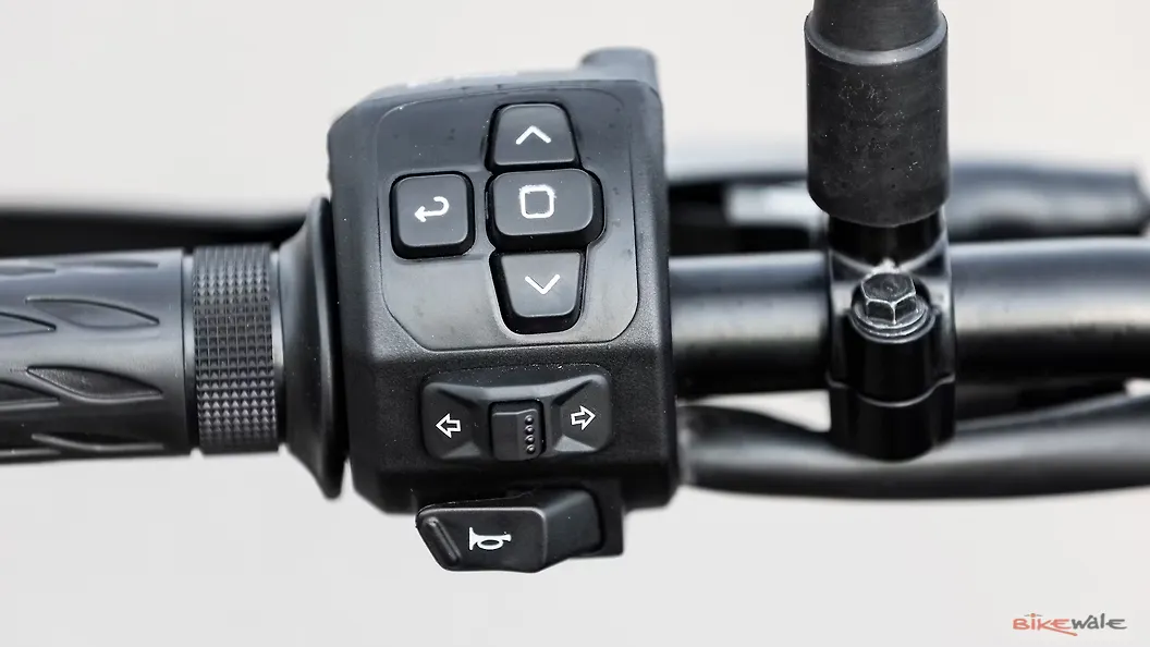 HarleyDavidson X440 Hazard Warning Lights Switch Image BikeWale