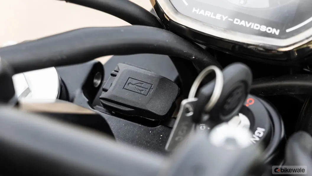 HarleyDavidson X440 USB Port Image BikeWale