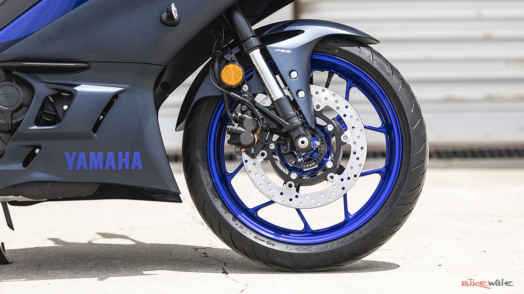 Yamaha YZF-R3 Front Alloy Wheel Image – BikeWale