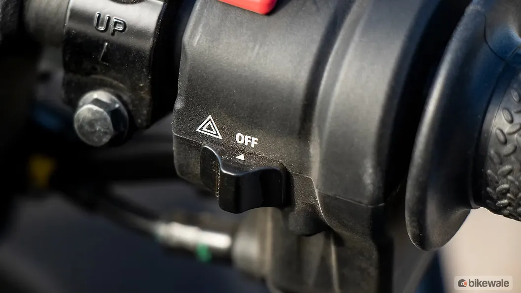 Yamaha YZFR3 Hazard Warning Lights Switch Image BikeWale
