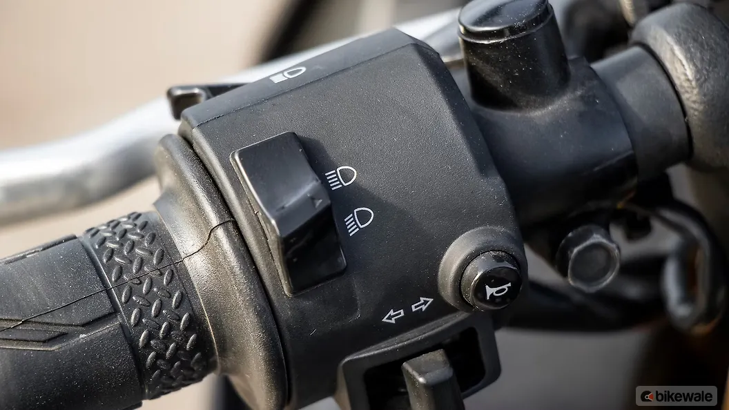 Yamaha YZFR3 High Beam Low Beam Switch Image BikeWale