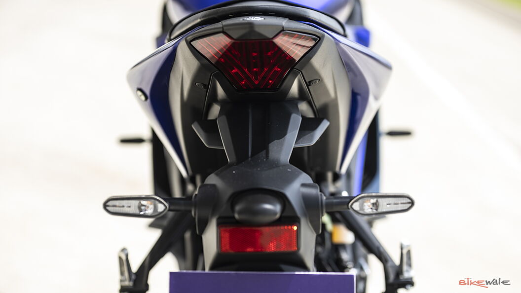 Yamaha YZF-R3 Tail Light Image – BikeWale